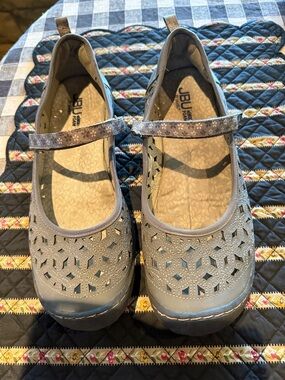 JBU by Jamba Memory Foam Wildflower Mary Jane’s in dark gray. Size 10M.